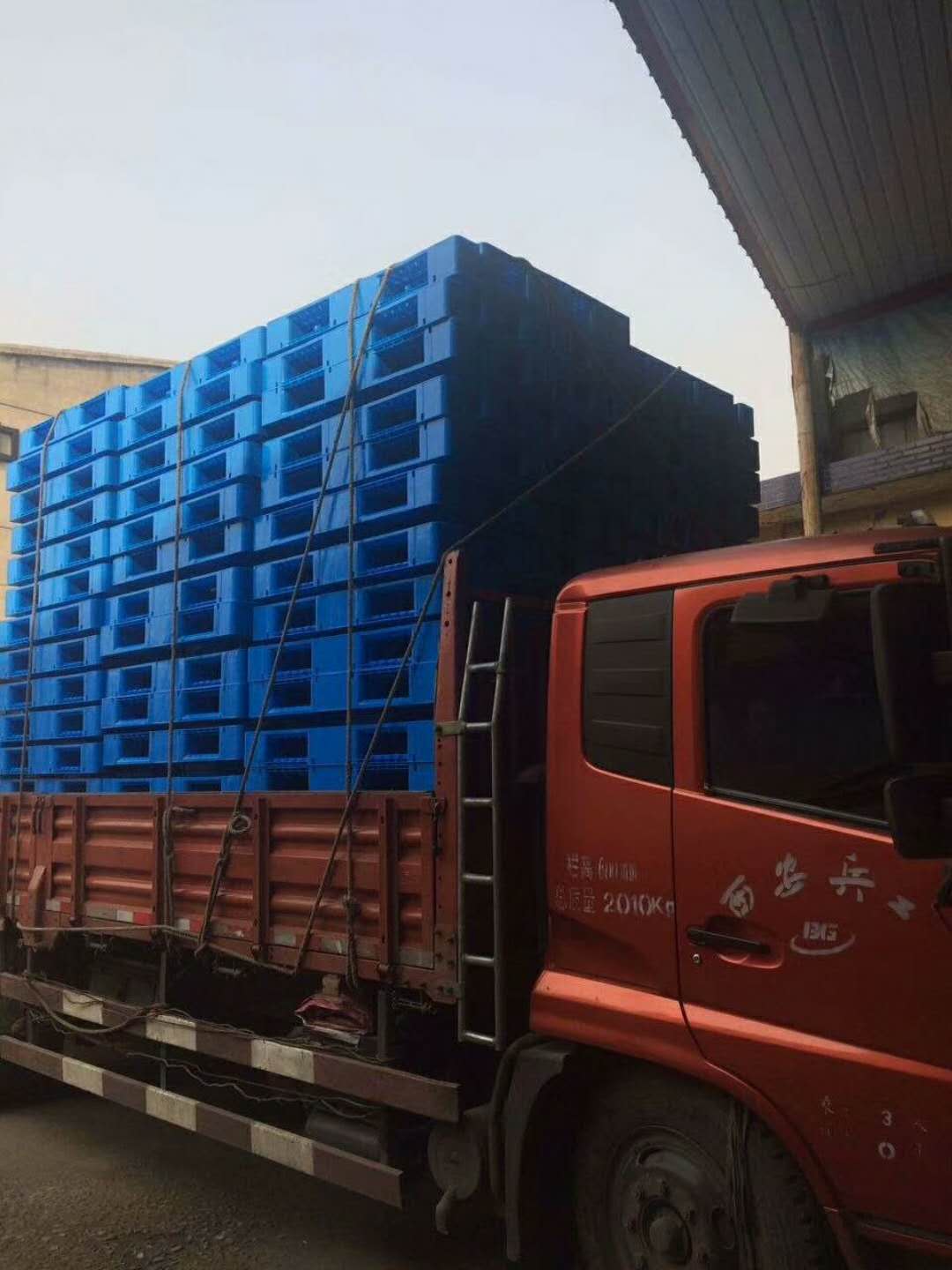 田字網(wǎng)格塑料托盤(pán)批發(fā)